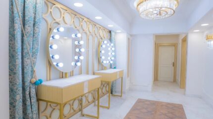 Yuvarlak Ampullü Aynalı Gold Makyaj Masası - kişiye özel makyaj mobilyası